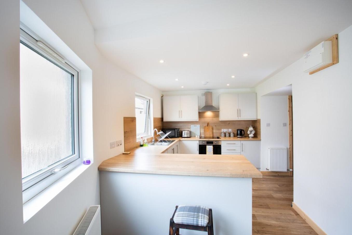 Mike'S 3-Bedroom Countryside Cottage Alness Exterior photo