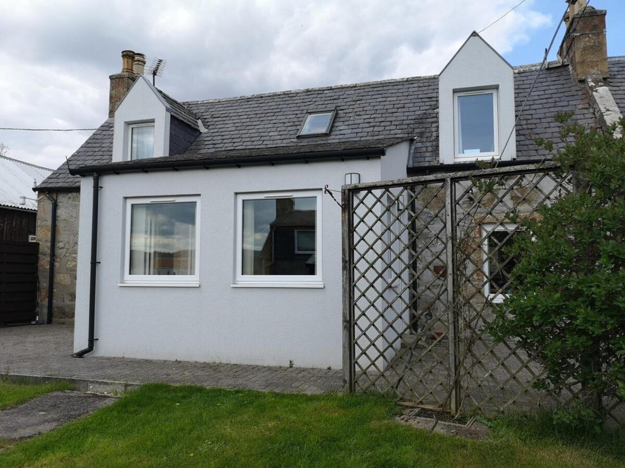 Mike'S 3-Bedroom Countryside Cottage Alness Exterior photo